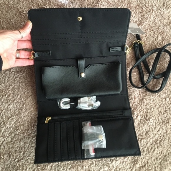 🌸NWT LIZ CLAIBORNE Phone Charging Crossbody Bag - Picture 5 of 9